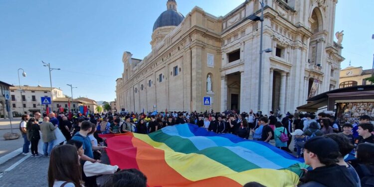 Ad Assisi 1.500 studenti in marcia per la pace e per le vittime di tutte le guerre