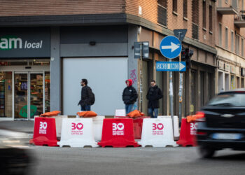 Da lunedì torna Bologna città 30, con rallentatori e display luminosi