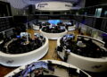 Borsa: l’Europa negativa, petrolio e gas in aumento