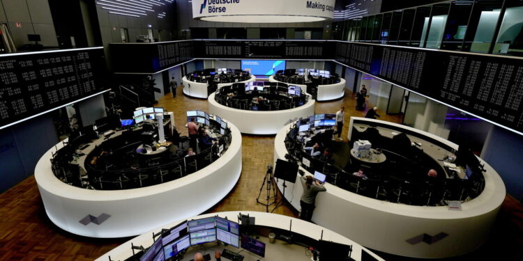 Borsa: l’Europa negativa, petrolio e gas in aumento
