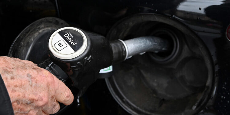 Codacons, in 11 giorni prezzo medio gasolio scende solo del -3,7%, benzina -1,9%