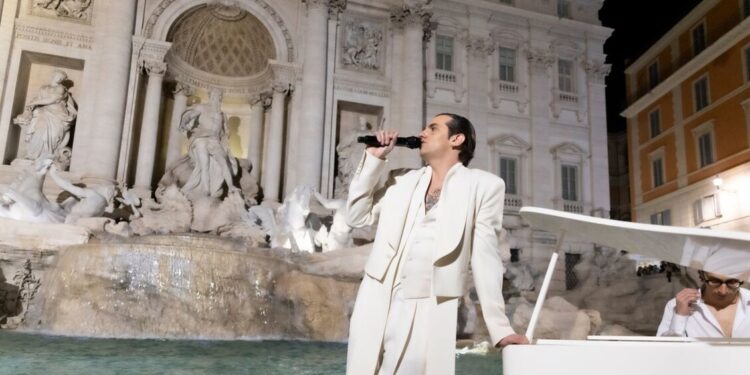 Achille Lauro e lo spettacolo magico a Fontana di Trevi