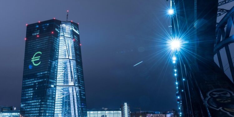 Bce, accordo sugli standard tecnici per l’euro digitale, sfida alle card Usa