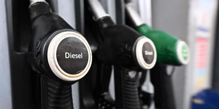 Caro carburanti a Pasqua, stangata da 1,3 miliardi di euro per chi si sposta in auto