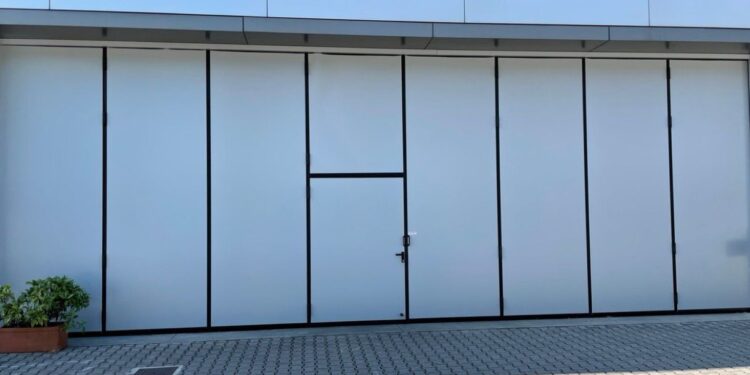 Perché nelle porte industriali la qualità non è un optional, ma una scelta essenziale