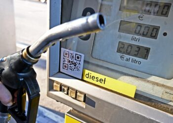 Quando scade il taglio accise, come cambia il prezzo e il rischio diesel caro in Europa