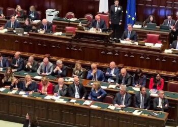Schlein attacca Meloni in Aula, la premier: “Ancora? Tutto falso”