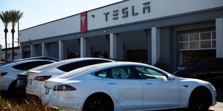 Tesla, il 2026 parte male: consegne ancora in calo con ritiro incentivi