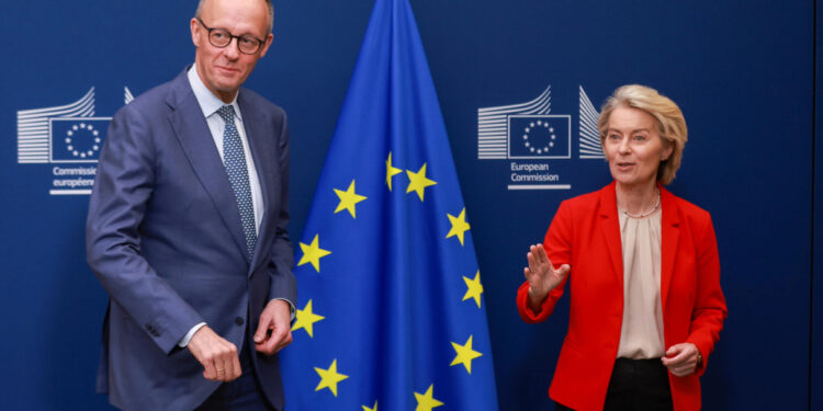 Crisi energetica, voucher e aiuti per fermare gli aumenti: il piano Ue