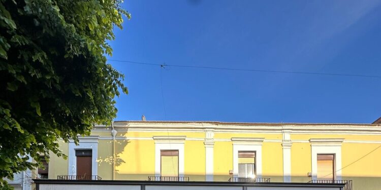 Chiusa da tempo ed in stato di abbandono, torna a vivere edicola storica di Foggia