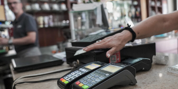 Bankitalia, avanzano i pagamenti digitali, balzo dei bonifici istantanei