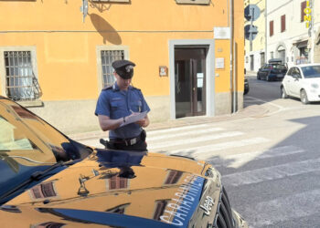 Travolta mentre attraversa la strada sulle strisce, muore 83enne