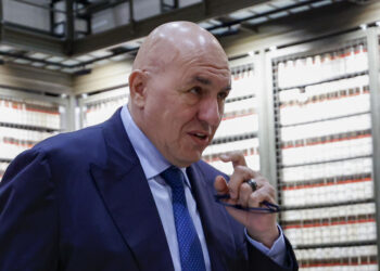 Crosetto: “Avviciniamo due cacciamine a Hormuz, ma aspettiamo la pace”