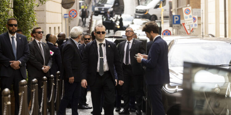 Rubio alla Farnesina, riceve da Tajani il documento sulle sue origini italiane. ‘Ispiri il lavoro comune’