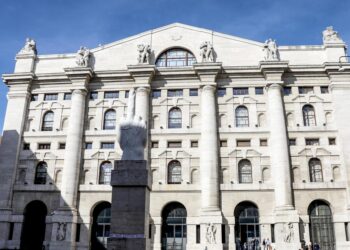 Borsa: Milano sale (+0,4%), sprint di Cucinelli, Nexi e Moncler
