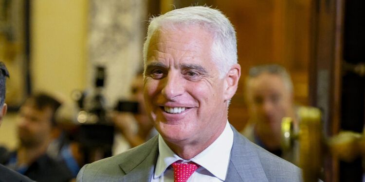 Orcel, ‘la quota in Generali è un investimento finanziario’
