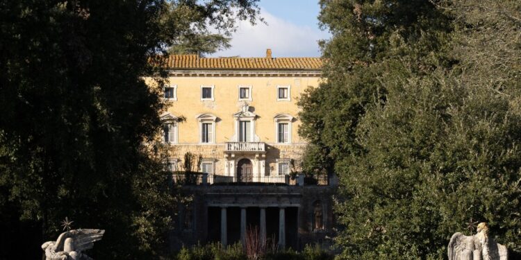 Riapre al pubblico Villa Chigi Saracini nel Senese