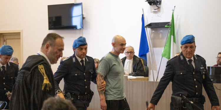 Al via il processo per l’omicidio del capotreno Alessandro Ambrosio. Il legale di Jelenic chiede una perizia psichiatrica