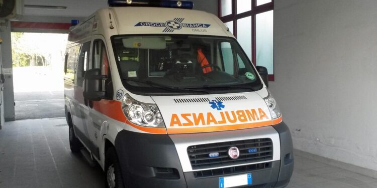 Schiacciato da una lastra di marmo in Versilia, 50enne in codice rosso