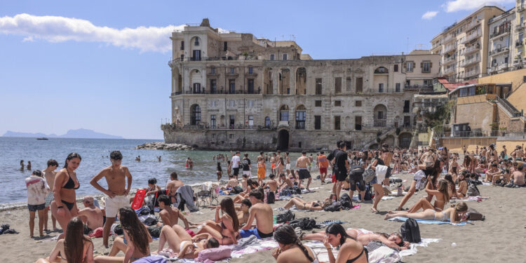 Nel turismo flussi in crescita, nel 2026 attesi 141,2 milioni di arrivi (+2,1%)