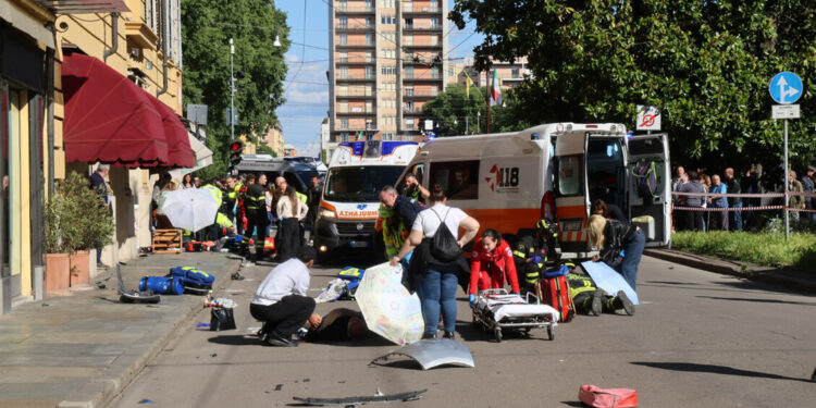 Modena, la sorella di un ferito: “Si ricorda tutto, è stato catapultato”