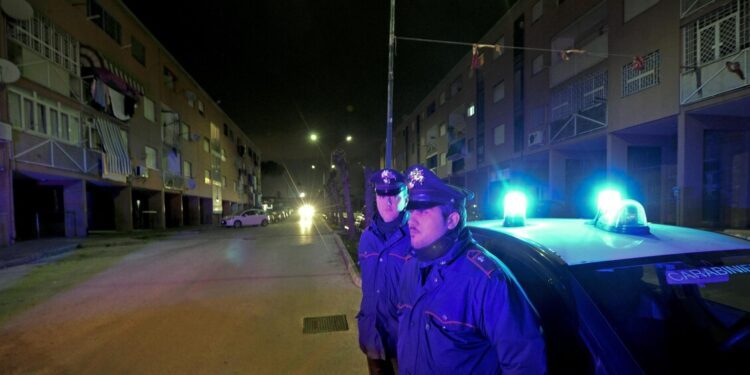 Auto si schianta contro un muro: muore 24enne, gravi altri due ragazzi