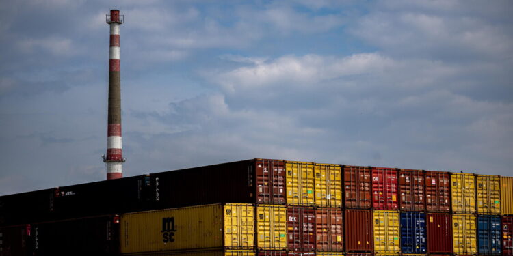 ++ Istat, a marzo export +4,1% su mese, import +4,8% ++
