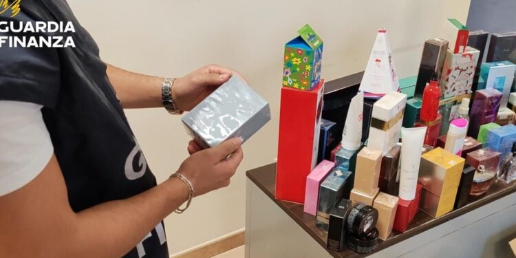 Sequestrati oltre 40mila prodotti cosmetici pericolosi, tre a giudizio