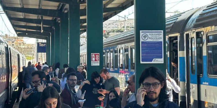 Treni bloccati sulla ferrovia adriatica in Abruzzo, ritardi di oltre 6 ore