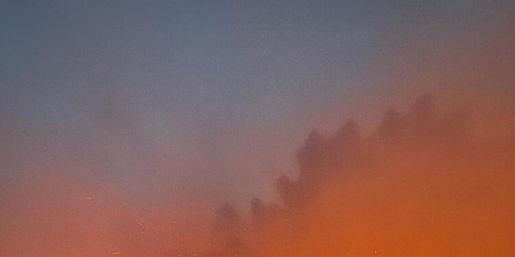 Incendio sul Monte Faeta, nella notte evacuate 3500 persone