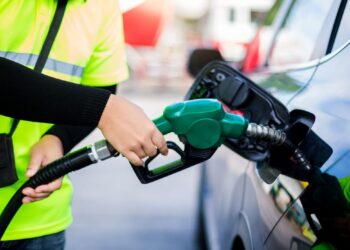 Come cambia il prezzo di benzina e diesel senza il taglio accise: nuovo aumento