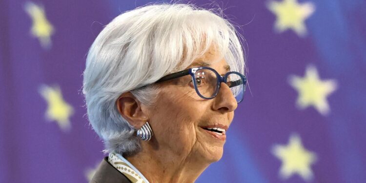 BCE, per Lane e Schnabel possibile un rialzo dei tassi a giugno