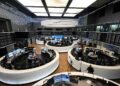 La frenata del petrolio sostiene i mercati europei ma per l’UE il quadro resta complesso