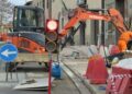 Più buche nelle strade italiane, il bitume il 50% in più: “Finiremo tra 30 anni”