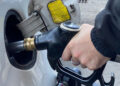 Taglio delle accise, benzina più cara e diesel favorito: cosa cambia da oggi per il pieno