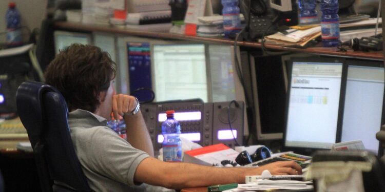 Spread Btp-Bund a 77 punti base, i rendimenti tornano a crescere al 3,94%