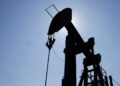 Scorte di petrolio ai minimi da 10 anni, verso nuovi aumenti di benzina e diesel
