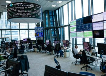 Spread Btp-Bund in calo a 75 punti base, rendimenti al 3,85% in apertura