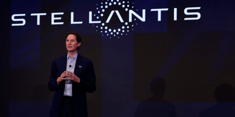 Stellantis investe 60 miliardi, accordo con Cina: fabbriche salve e nuova e-car economica