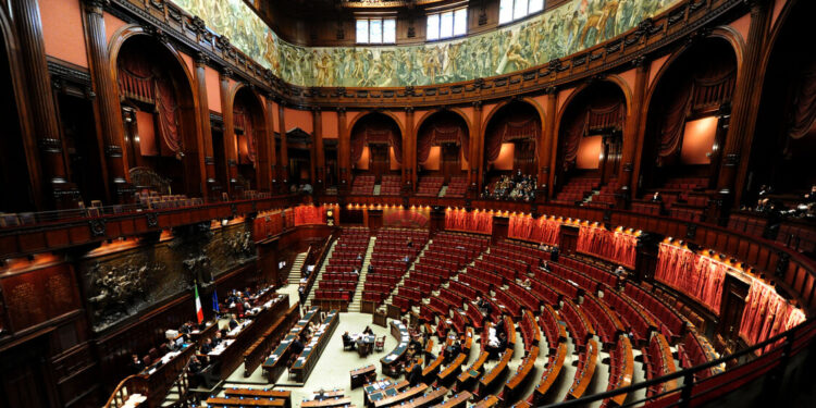 La Camera approva in via definitiva il decreto Ponte, è legge con 160 sì