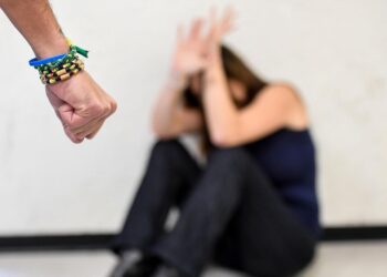Violenze sulla compagna invalida, arrestato quarantenne ad Asti