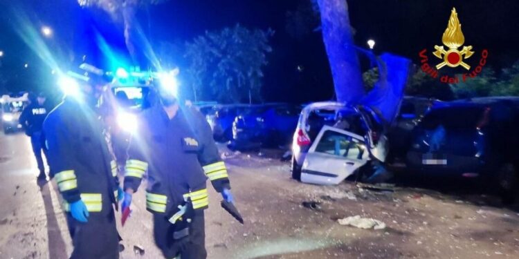 Schianto con l’auto a Forlì, due giovani morte e un’altra gravissima