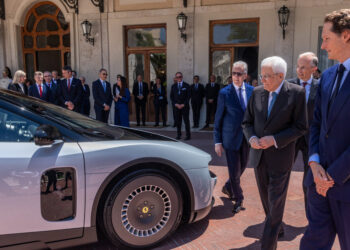 Elkann, Ferrari Luce è un’auto che guarda con fiducia al futuro