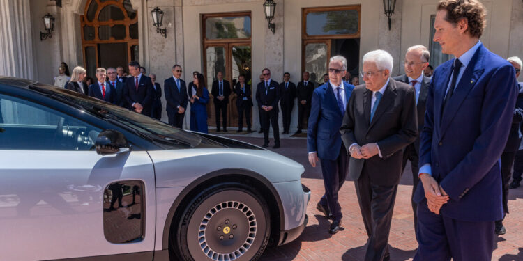 Elkann, Ferrari Luce è un’auto che guarda con fiducia al futuro