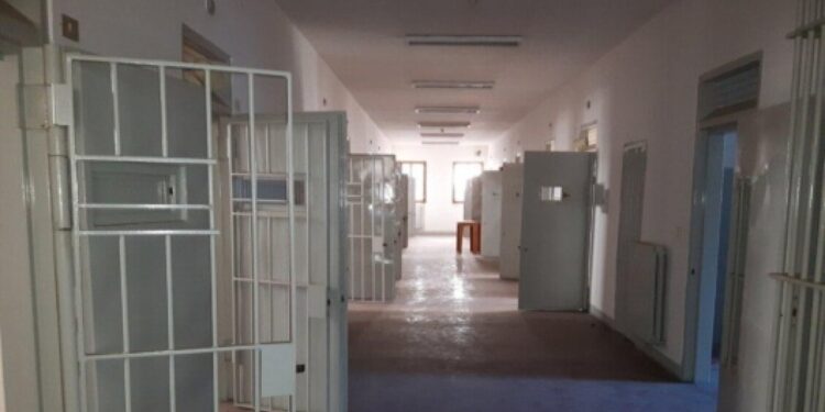 Sos caldo e zanzare in carcere a Bologna, ‘puzza e muffa nelle celle’