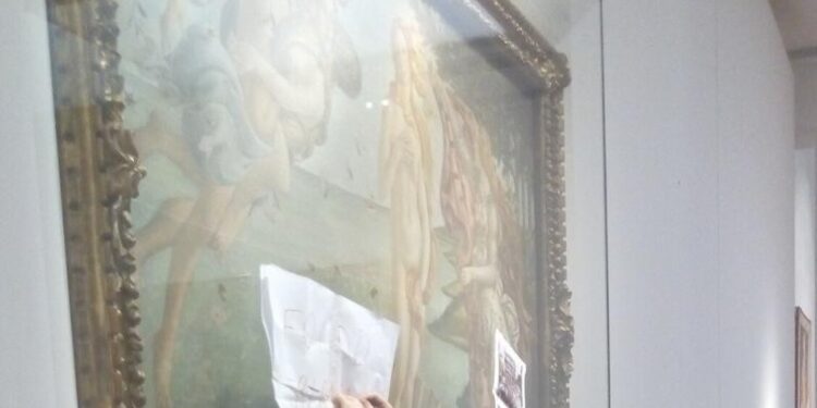 Ultima generazione, assolti tre attivisti per il blitz agli Uffizi