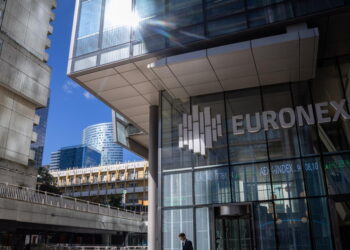 Borsa: Europa positiva, attesa tregua tra Usa e Iran, Milano +0,9%