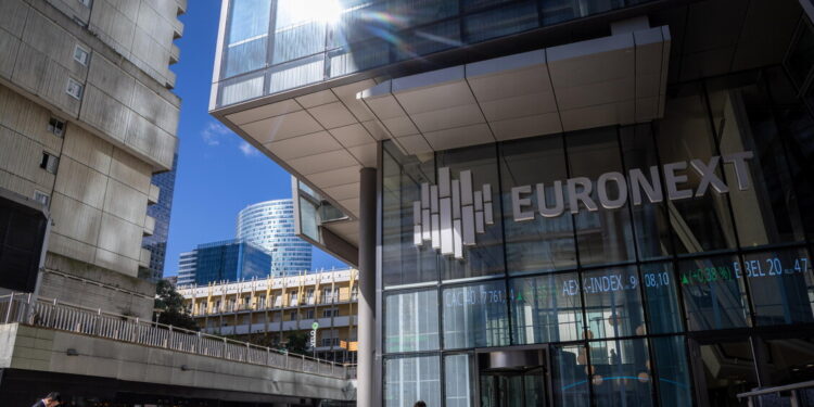 Borsa: Europa positiva, attesa tregua tra Usa e Iran, Milano +0,9%