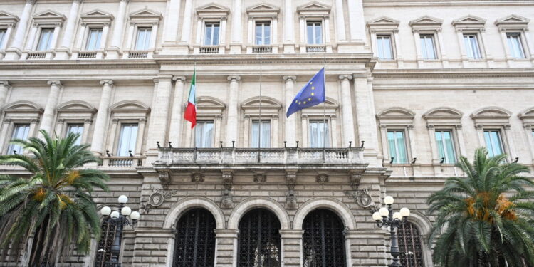 Bankitalia, a marzo il debito sale ancora, a 3.158,8 miliardi