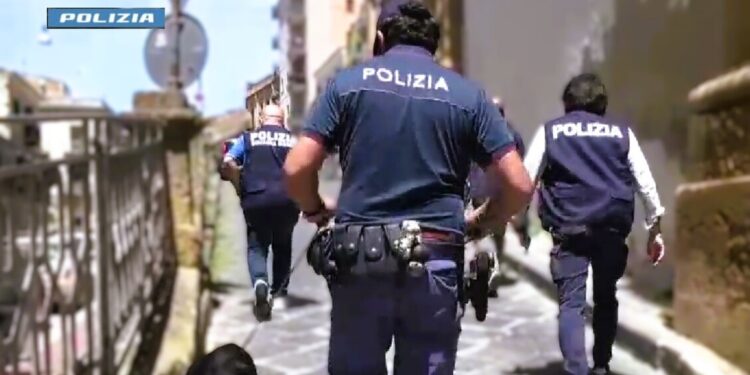 Spaccio droga e armi, 1.335 arresti in operazione alto impatto polizia